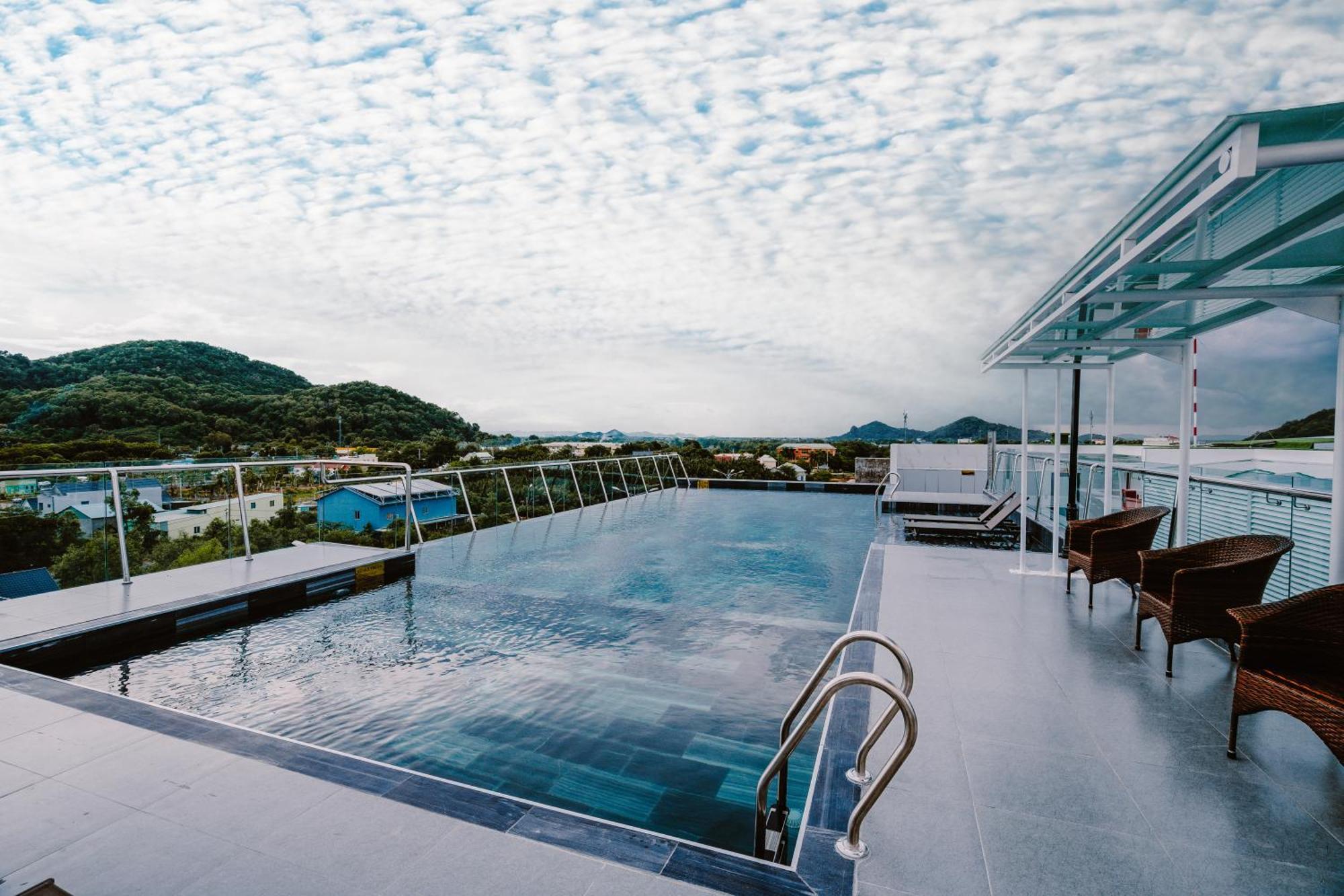 Sunrise Hotel Hà Tiên Exteriör bild