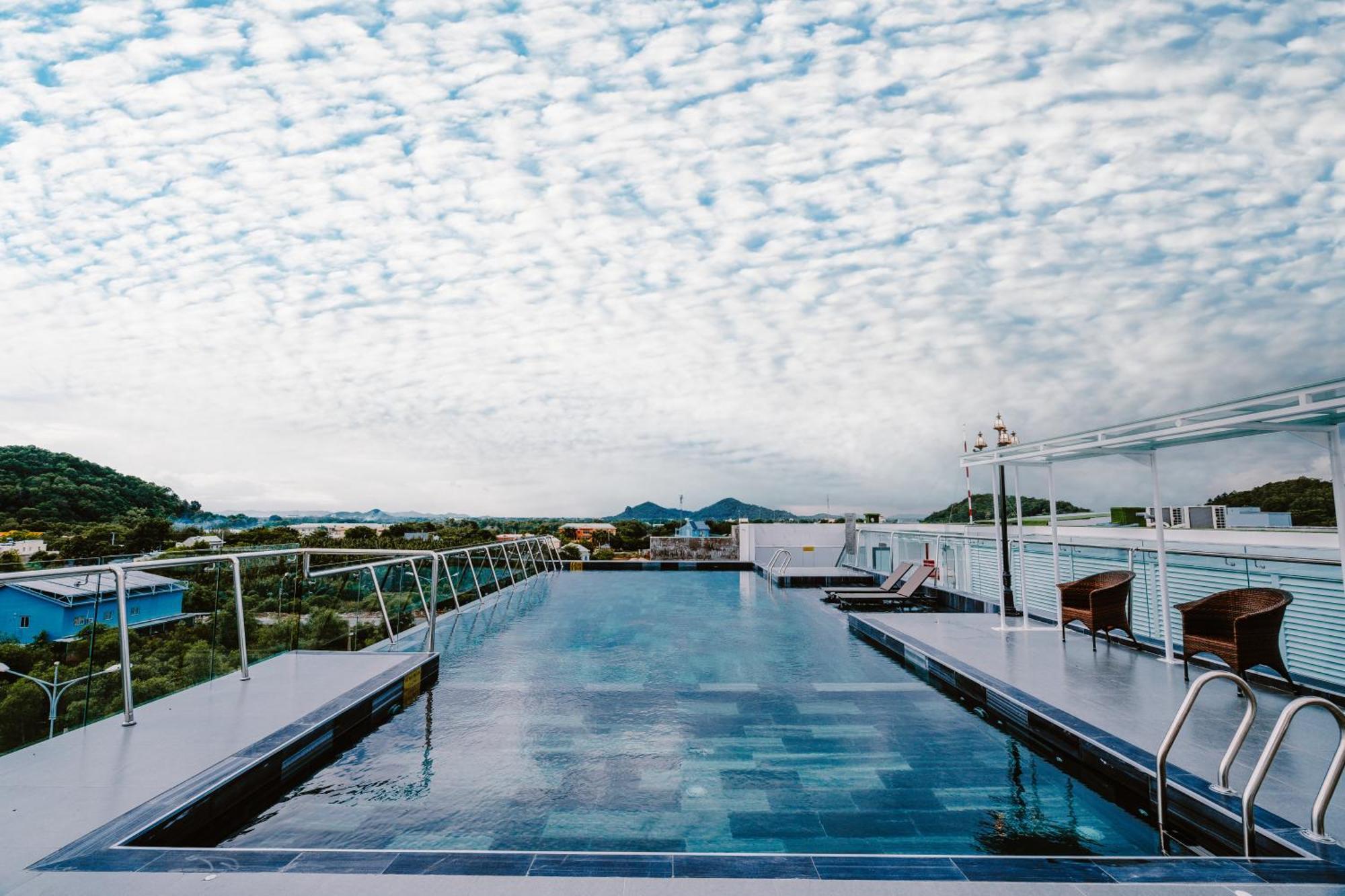 Sunrise Hotel Hà Tiên Exteriör bild